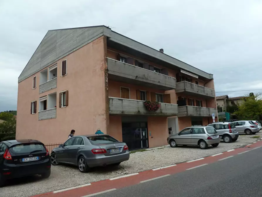 Immagine 1 di Negozio in affitto  a Tregnago