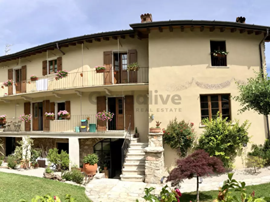 Immagine 1 di Casa indipendente in vendita  in via libertà a Tignale