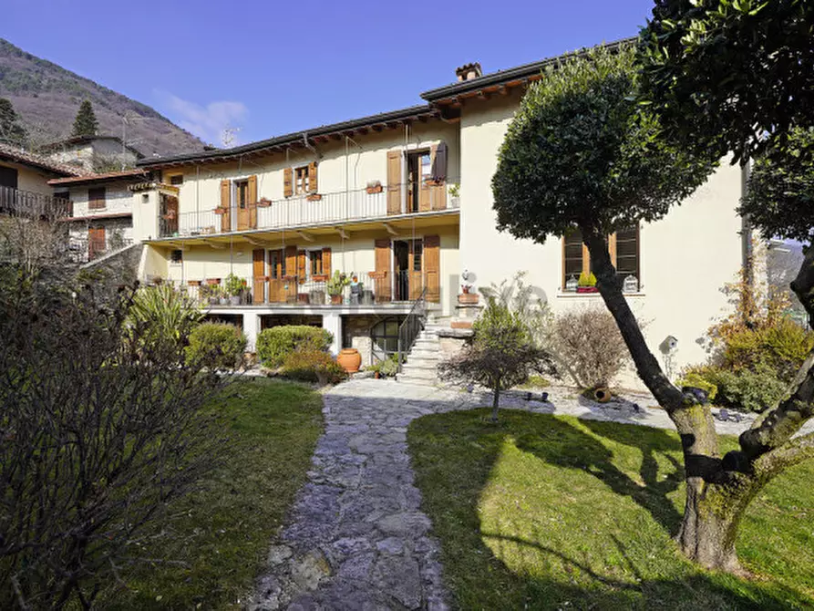 Immagine 3 di Casa indipendente in vendita  in via libertà a Tignale