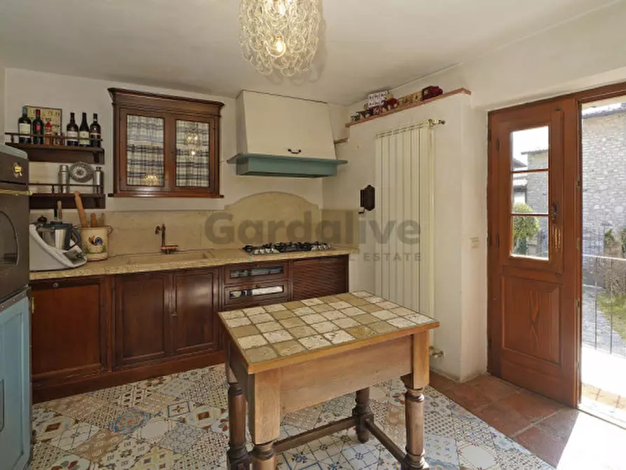 Immagine 15 di Casa indipendente in vendita  in via libertà a Tignale