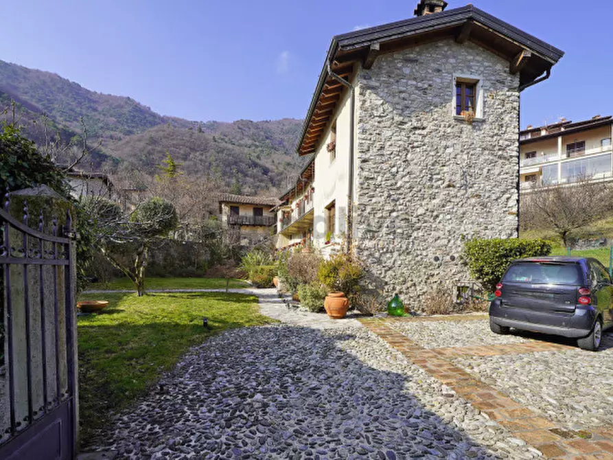 Immagine 19 di Casa indipendente in vendita  in via libertà a Tignale