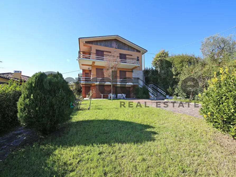 Immagine 25 di Villa in vendita  in Via Zublino 25 a San Felice Del Benaco