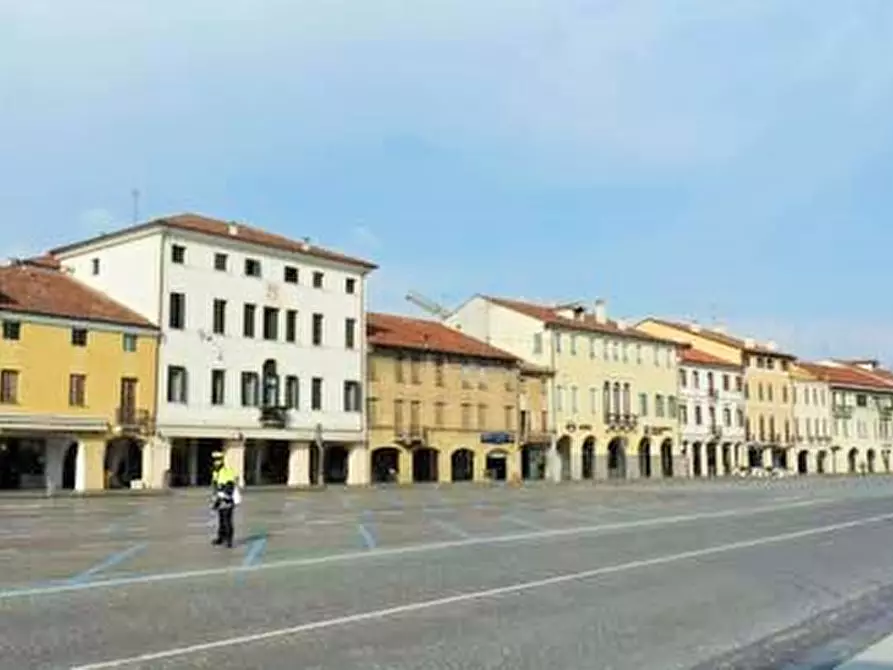 Immagine 3 di Negozio in affitto  in piazza Giorgione a Castelfranco Veneto