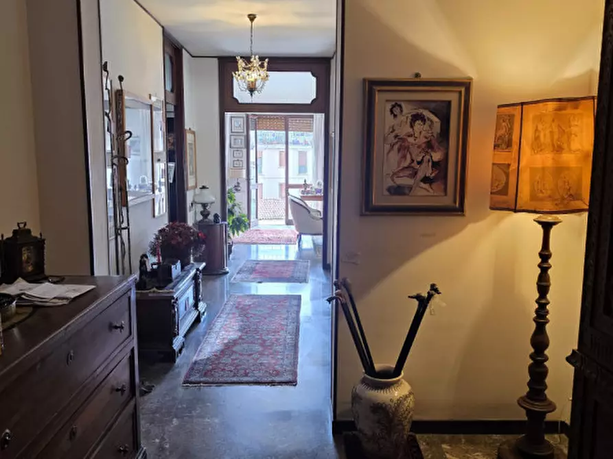 Immagine 2 di Appartamento in vendita  in via cesare battisti a Padova