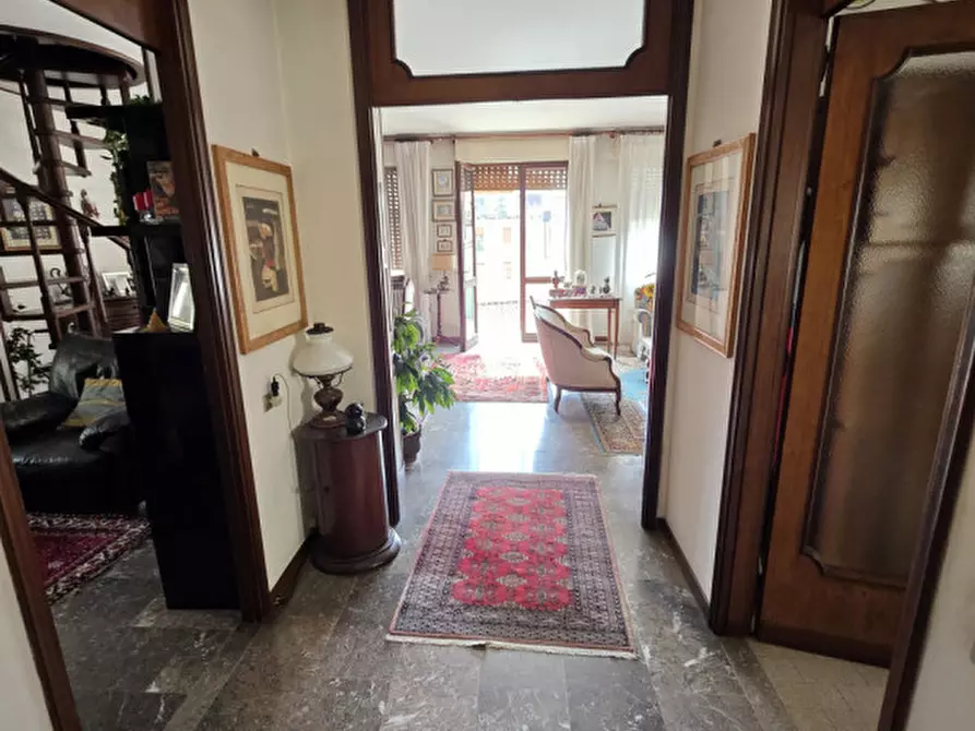 Immagine 5 di Appartamento in vendita  in via cesare battisti a Padova