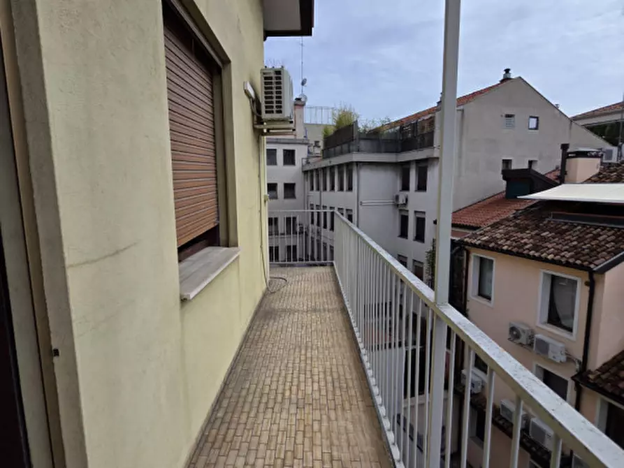 Immagine 17 di Appartamento in vendita  in via cesare battisti a Padova
