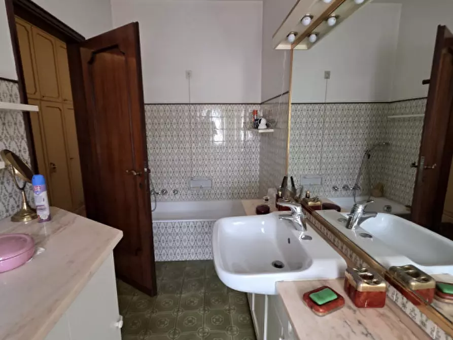 Immagine 41 di Appartamento in vendita  in via cesare battisti a Padova