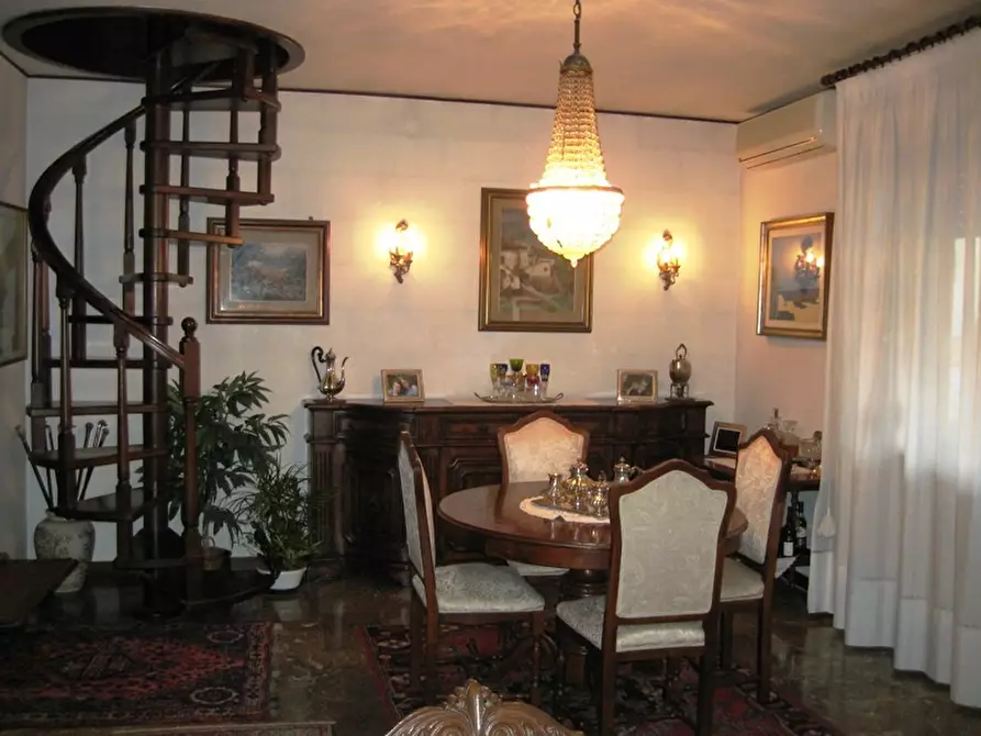 Immagine 3 di Appartamento in vendita  in via cesare battisti a Padova