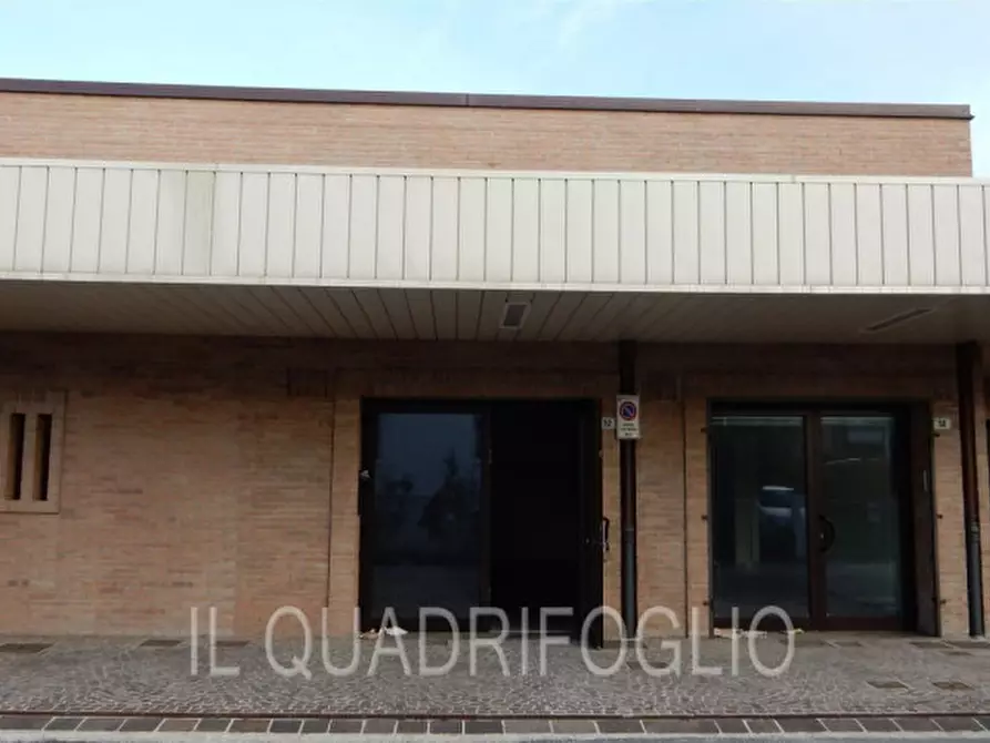 Immagine 2 di Negozio in affitto  a Cesena
