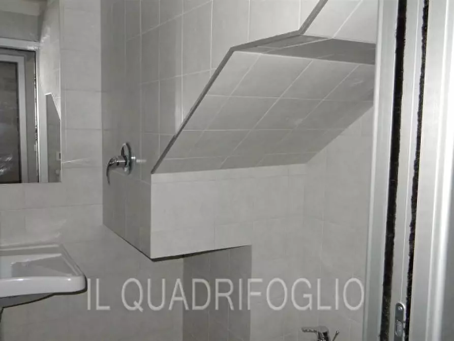 Immagine 5 di Negozio in affitto  a Cesena