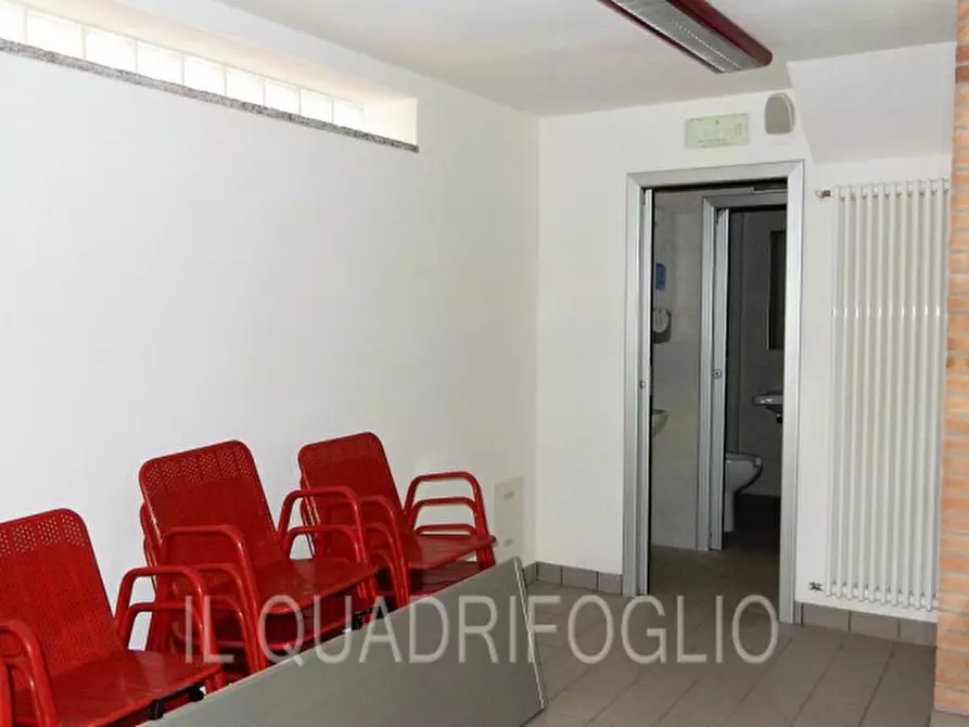 Immagine 11 di Negozio in affitto  a Cesena