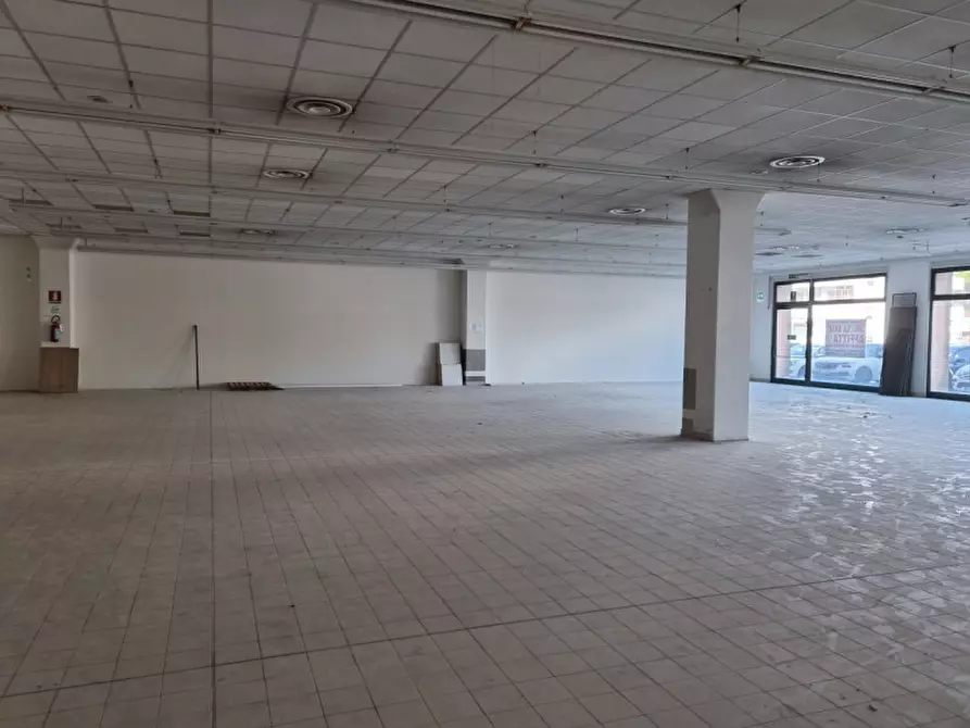 Immagine 2 di Negozio in affitto  in via Padana Inferiore a Este