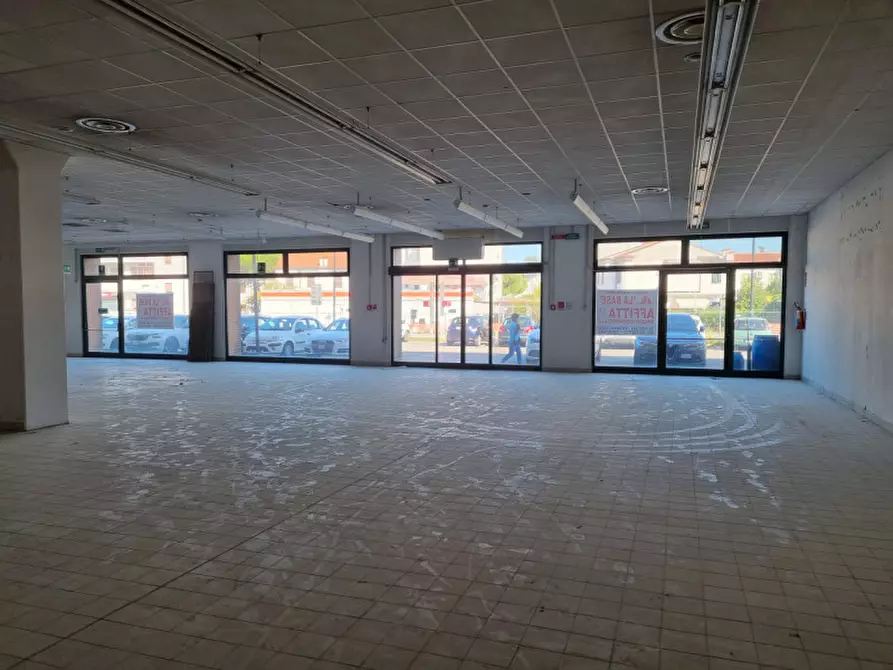 Immagine 3 di Negozio in affitto  in via Padana Inferiore a Este