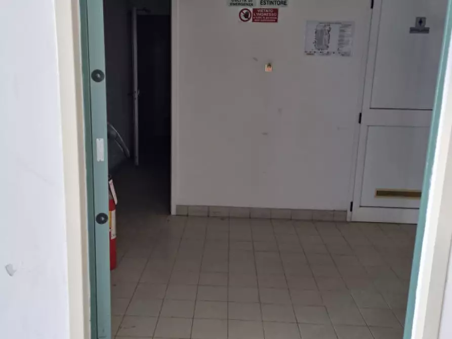 Immagine 4 di Negozio in affitto  in via Padana Inferiore a Este