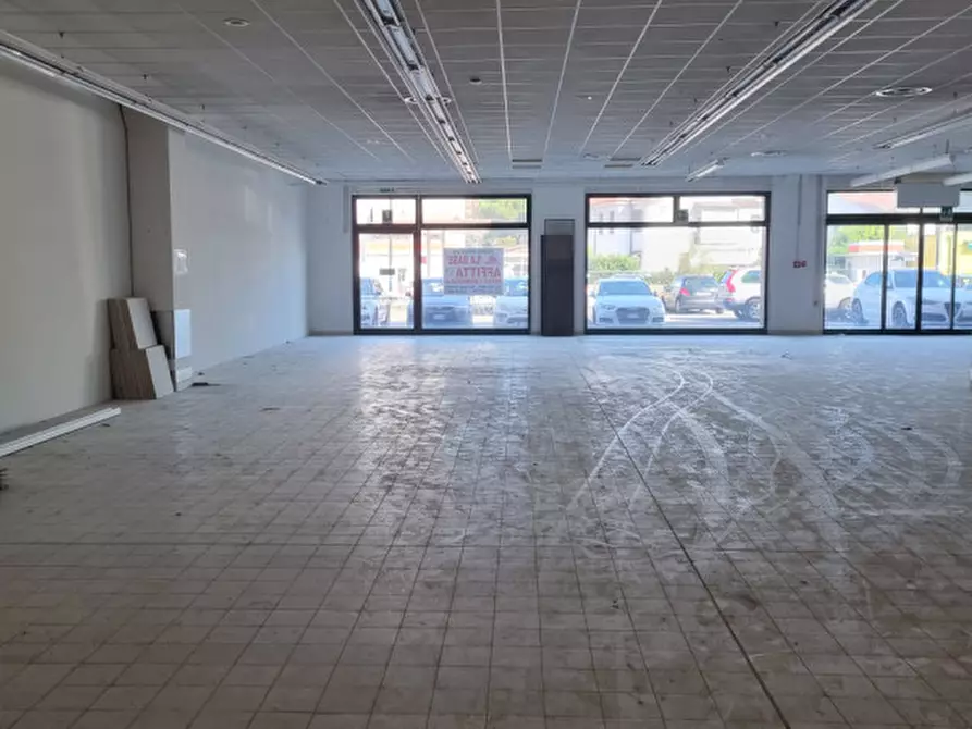 Immagine 7 di Negozio in affitto  in via Padana Inferiore a Este