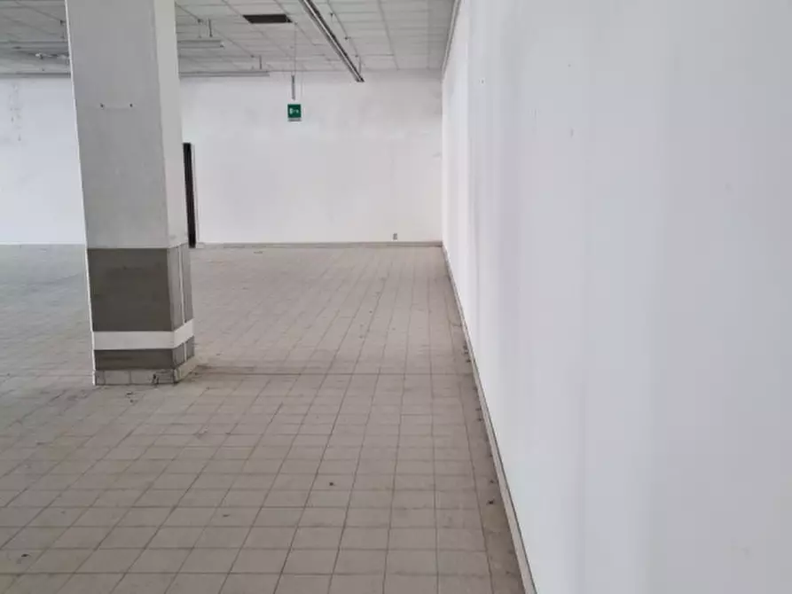 Immagine 8 di Negozio in affitto  in via Padana Inferiore a Este