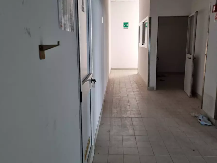 Immagine 10 di Negozio in affitto  in via Padana Inferiore a Este