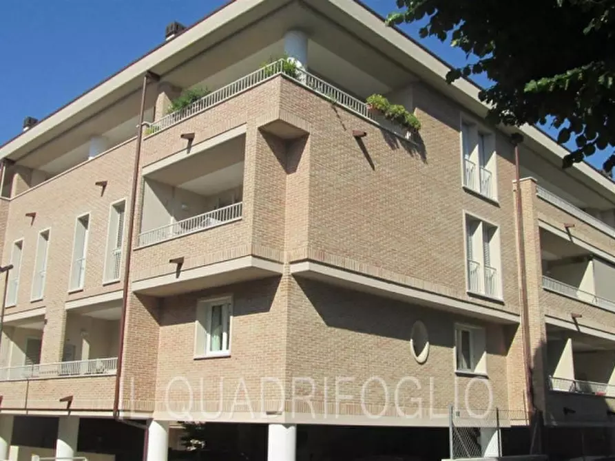 Immagine 1 di Negozio in vendita  a Cesena