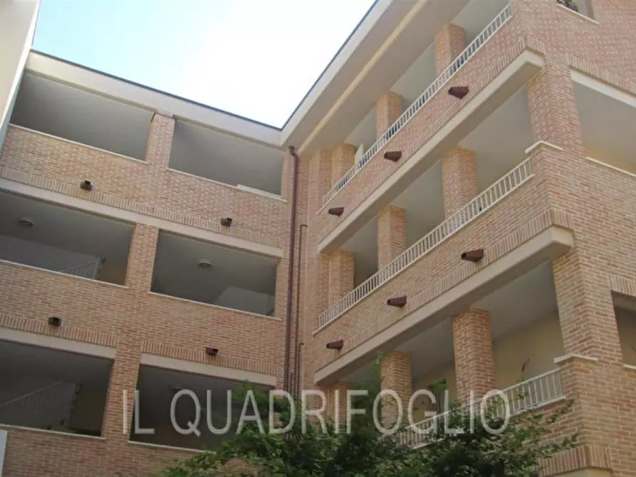 Immagine 4 di Negozio in vendita  a Cesena