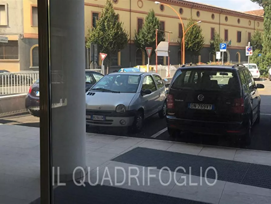 Immagine 7 di Negozio in vendita  a Cesena