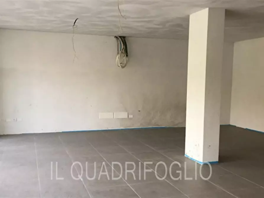 Immagine 8 di Negozio in vendita  a Cesena