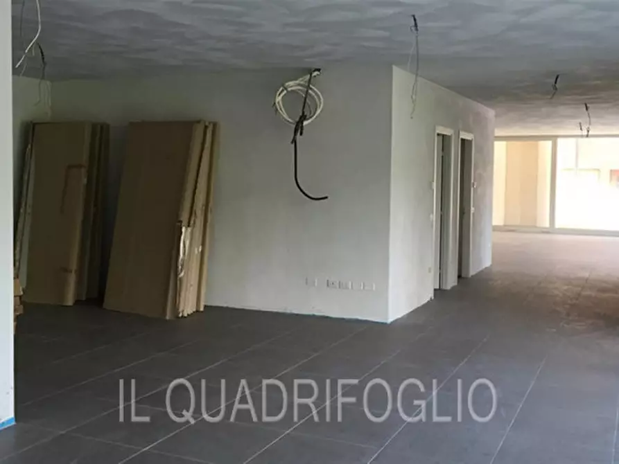 Immagine 10 di Negozio in vendita  a Cesena