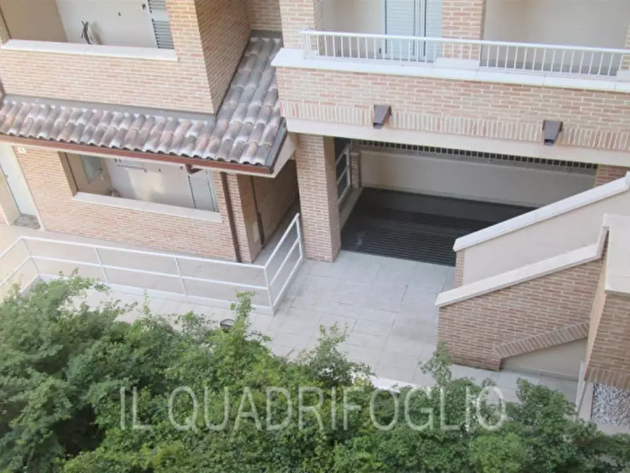 Immagine 11 di Negozio in vendita  a Cesena