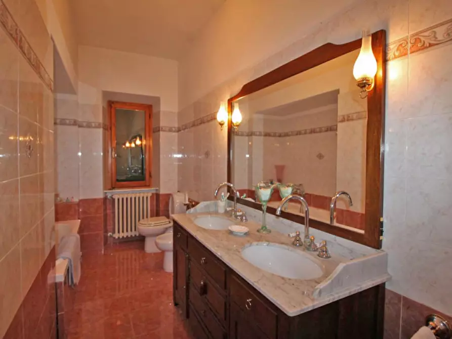 Immagine 31 di Rustico / casale in vendita  in via le contesse case sparse a Cortona