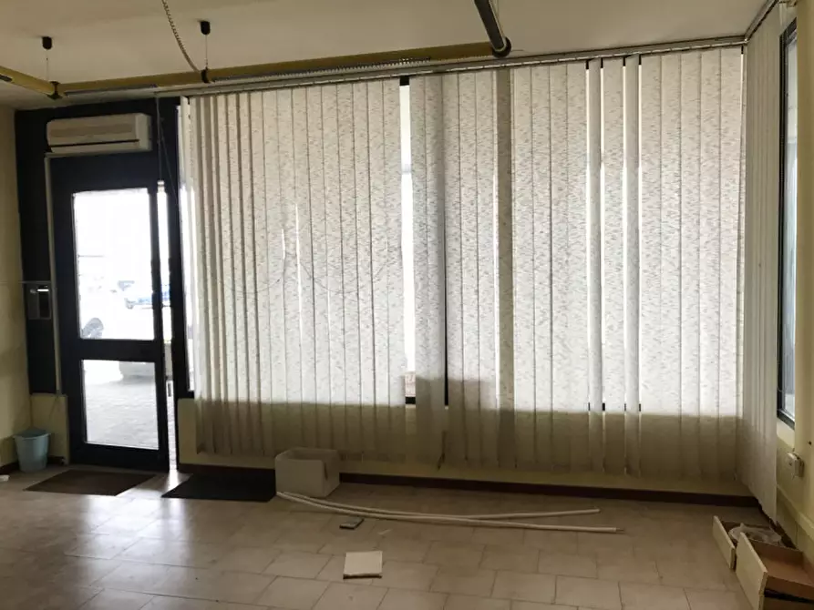 Immagine 3 di Negozio in affitto  a Suzzara