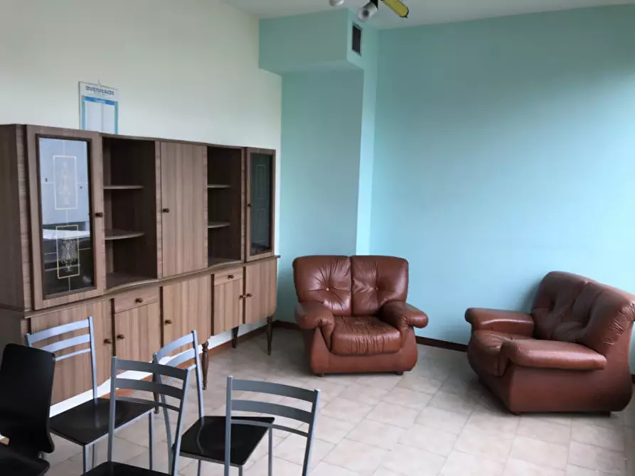 Immagine 5 di Negozio in affitto  a Suzzara