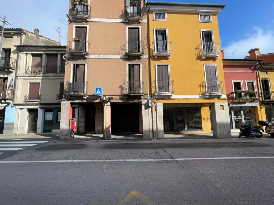 Immagine 1 di Negozio in vendita  in Corso San Felice 204 a Vicenza