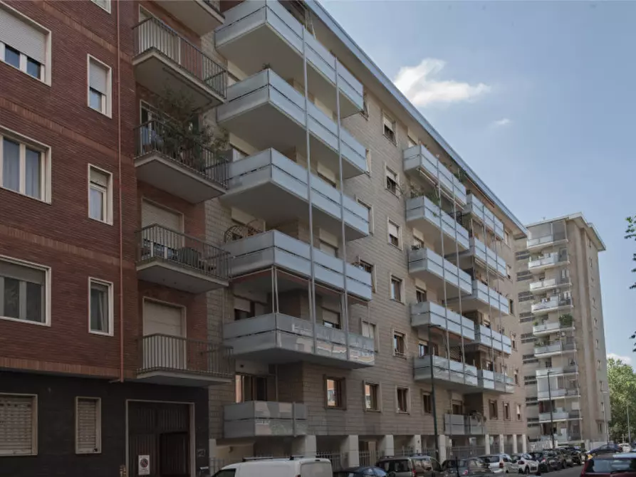Immagine 2 di Appartamento in vendita  in Via Filippo Acciarini 19 a Torino
