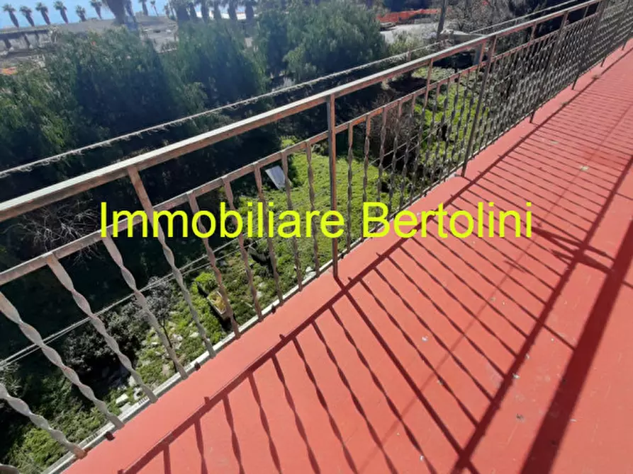 Immagine 1 di Casa trifamiliare in vendita  in corso marconi a San Remo
