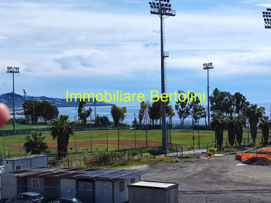 Immagine 2 di Casa trifamiliare in vendita  in corso marconi a San Remo