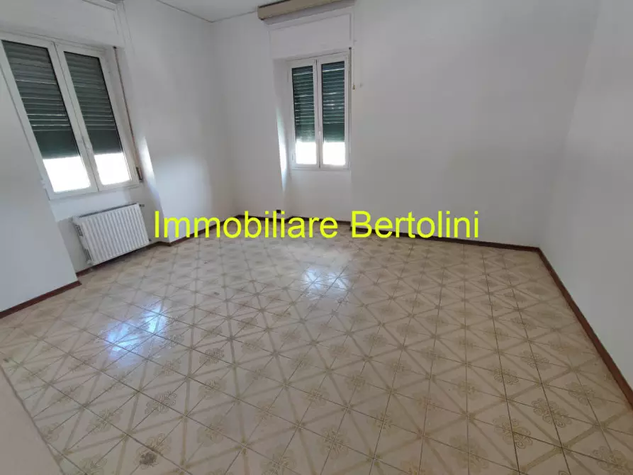 Immagine 4 di Casa trifamiliare in vendita  in corso marconi a San Remo