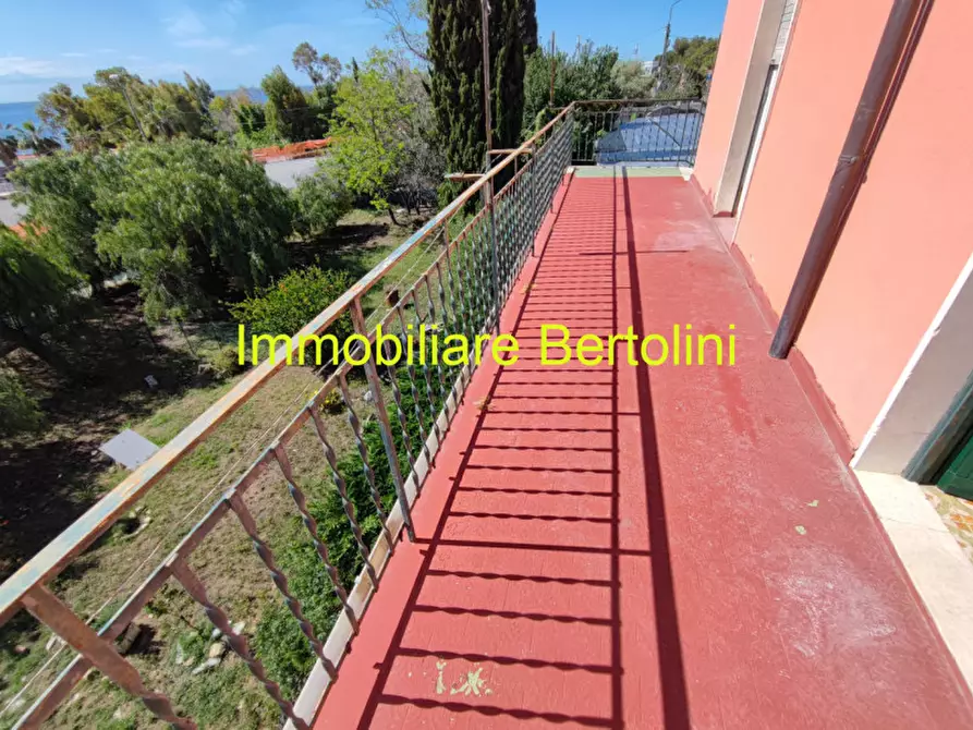 Immagine 5 di Casa trifamiliare in vendita  in corso marconi a San Remo