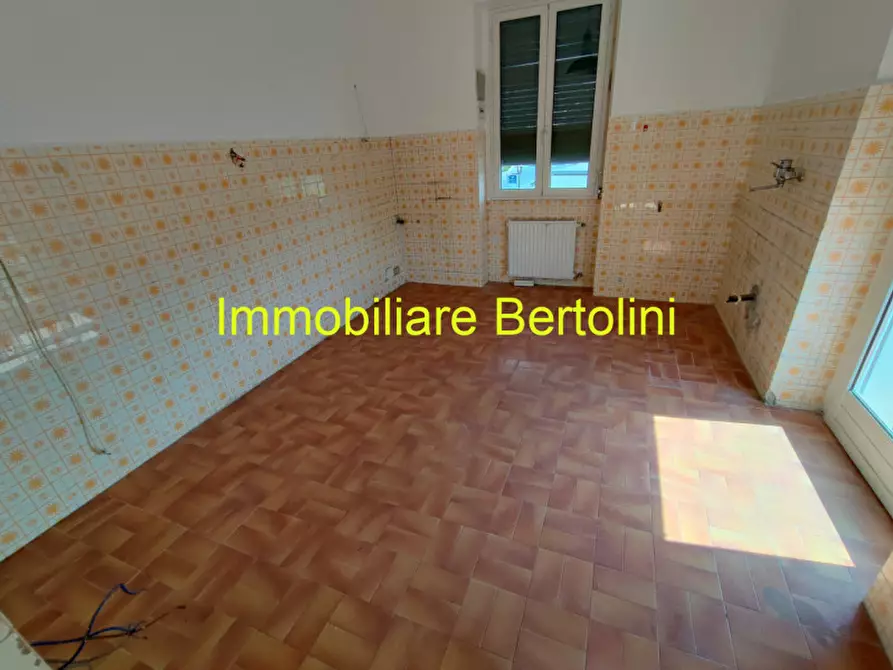 Immagine 8 di Casa trifamiliare in vendita  in corso marconi a San Remo