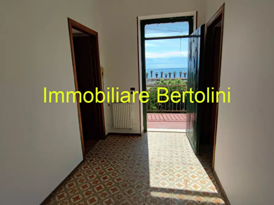 Immagine 9 di Casa trifamiliare in vendita  in corso marconi a San Remo