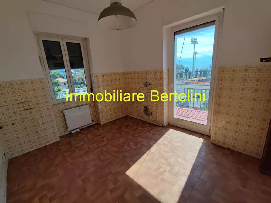 Immagine 10 di Casa trifamiliare in vendita  in corso marconi a San Remo