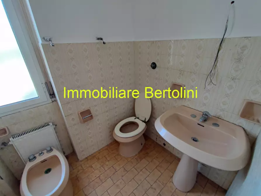 Immagine 15 di Casa trifamiliare in vendita  in corso marconi a San Remo