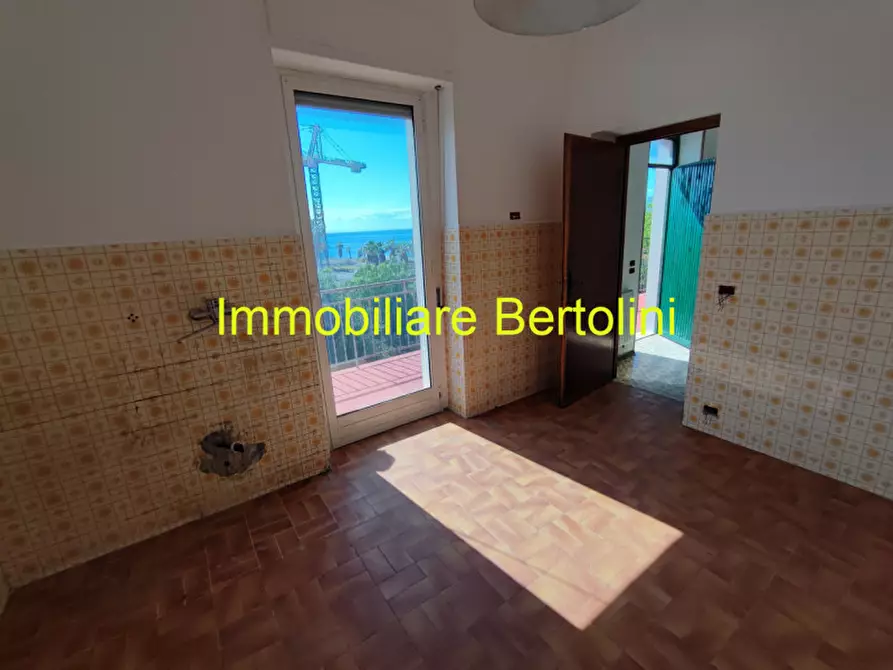Immagine 17 di Casa trifamiliare in vendita  in corso marconi a San Remo