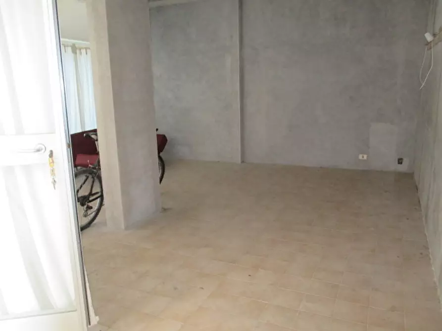 Immagine 2 di Negozio in vendita  a Senigallia