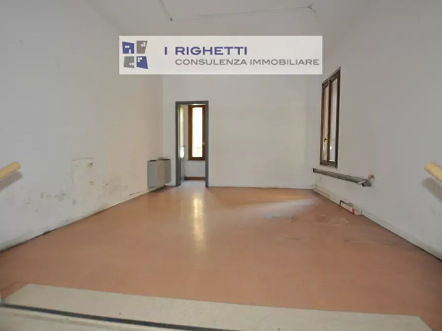 Immagine 5 di Negozio in affitto  in Via Mameli a Verona