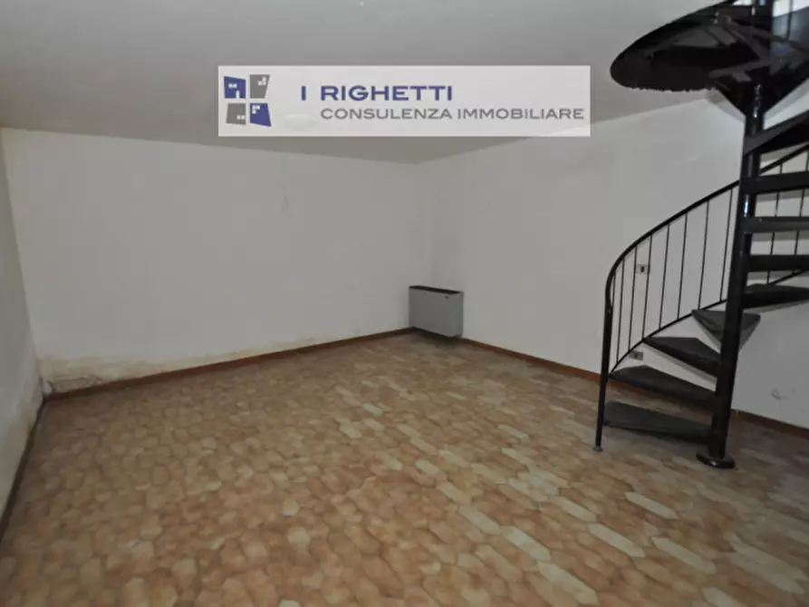 Immagine 6 di Negozio in affitto  in Via Mameli a Verona