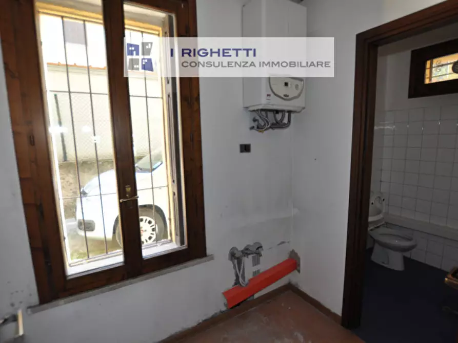 Immagine 7 di Negozio in affitto  in Via Mameli a Verona