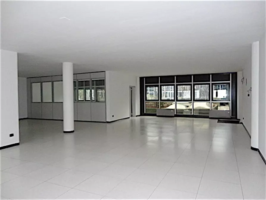 Immagine 11 di Ufficio in vendita  in Via Savelli a Padova