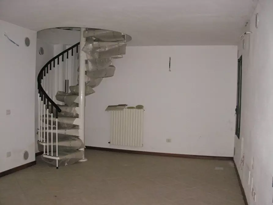 Immagine 8 di Appartamento in vendita  in via Giulietti a Casteggio