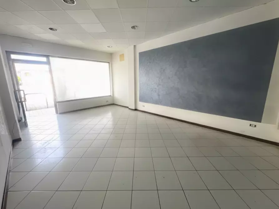 Immagine 1 di Negozio in affitto  in Villafranca Padovana via Firenze 18 a Villafranca Padovana