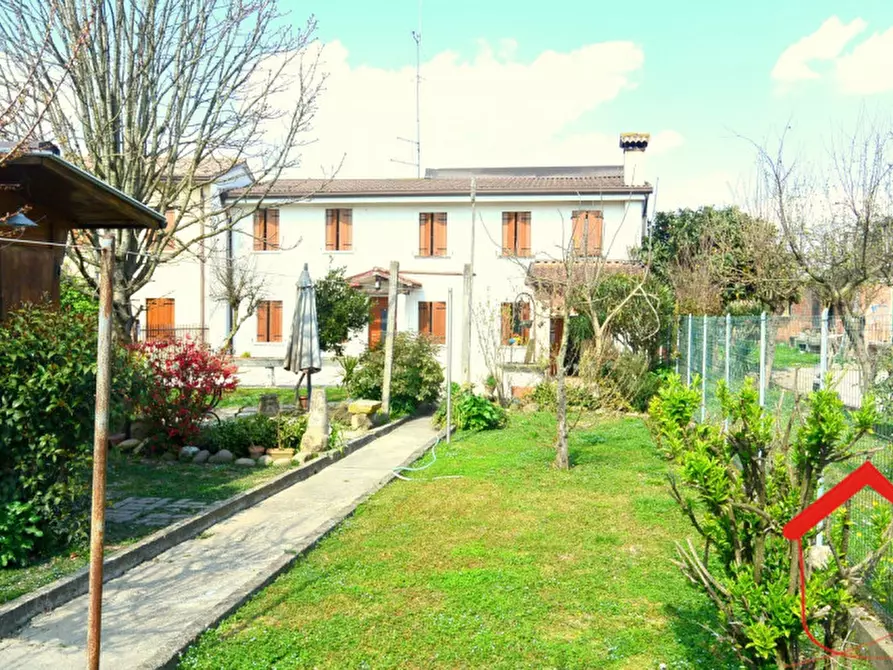 Immagine 1 di Casa bifamiliare in vendita  in Via Euganea a Selvazzano Dentro