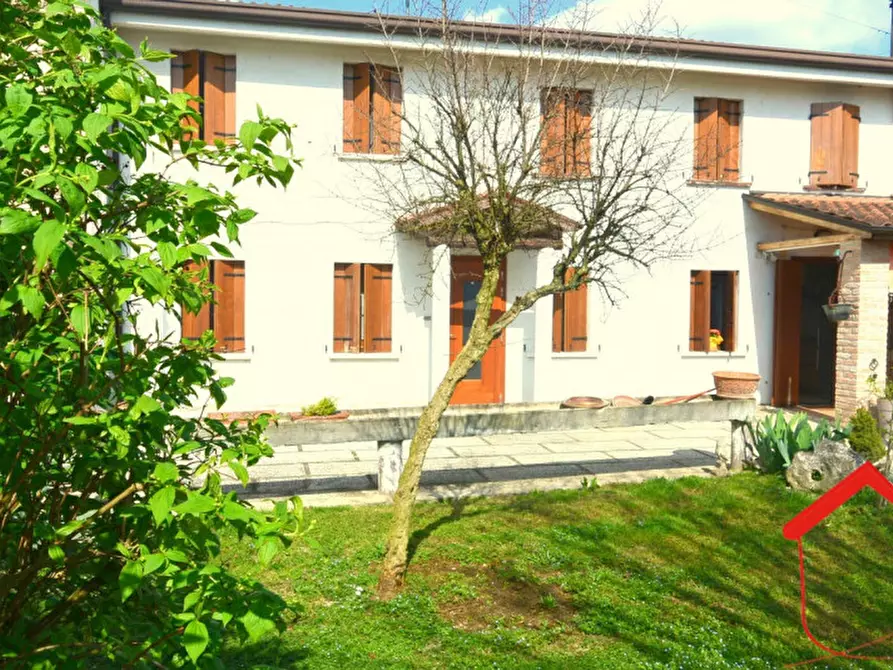 Immagine 2 di Casa bifamiliare in vendita  in Via Euganea a Selvazzano Dentro
